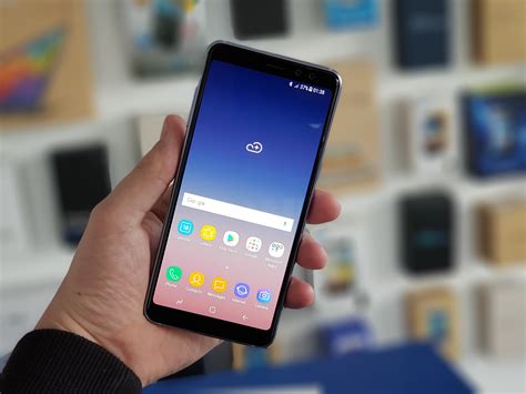 Samsung Galaxy A8 (2018) hands